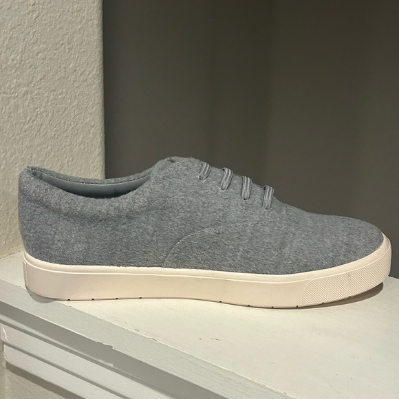 Vince. Women's Charcoal Gray Heaton Faux Lace Up Slip On Sneakers SZ 6.5 - Picture 5 of 9